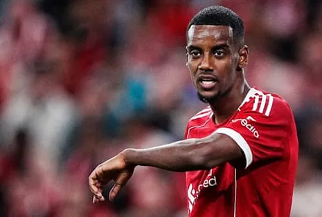 Isak's First Appearance Delivers Glamour Amid Evident Rust